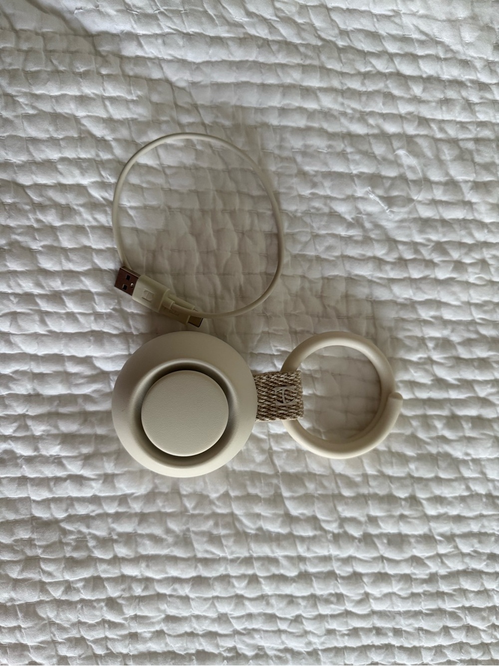 Hatch Cream Portable noise sound machine with USB charging Cable